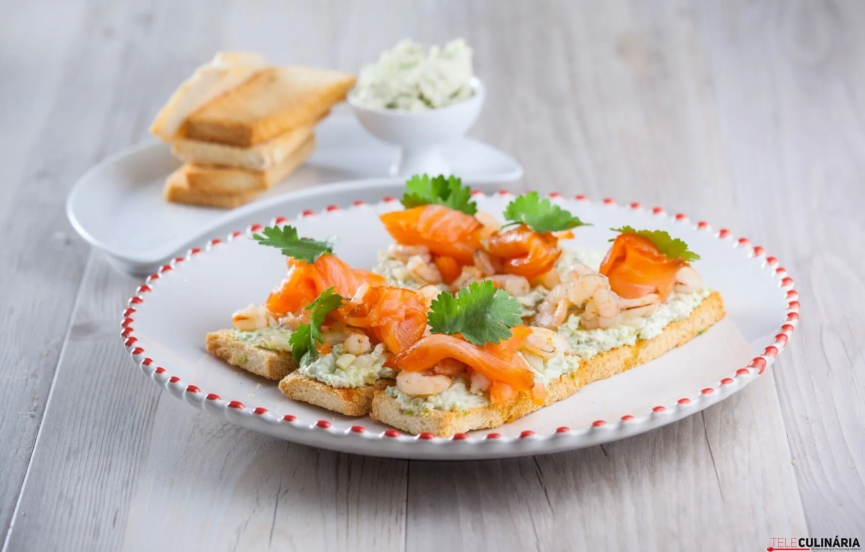 Tostas de Salmão com Camarão (Vídeo)