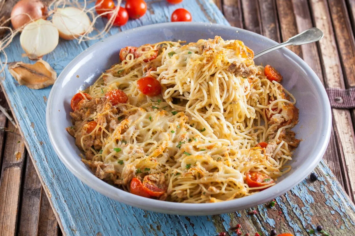 Esparguete de atum gratinado