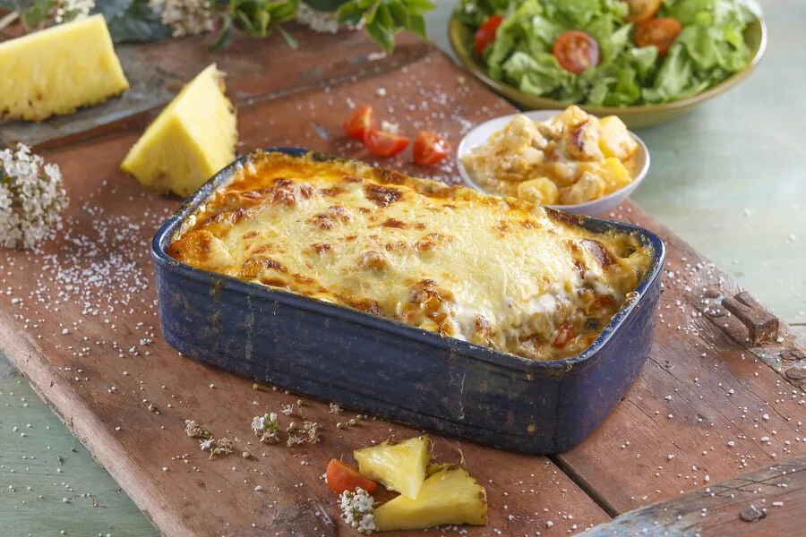 Tabuleiro de porco e ananás gratinado