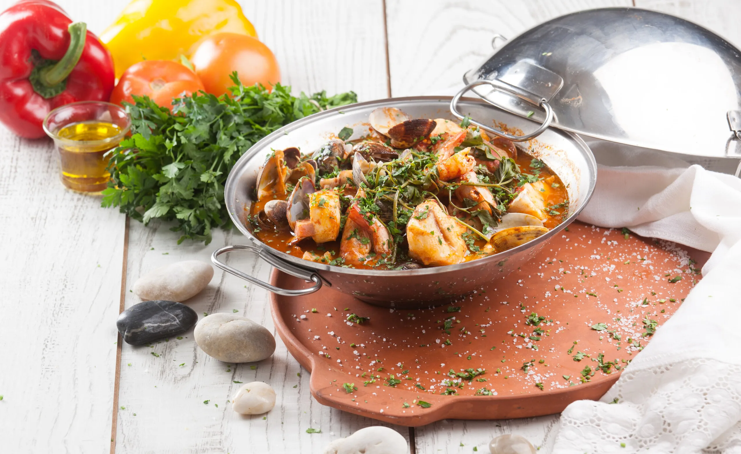 Cataplana de peixes variados