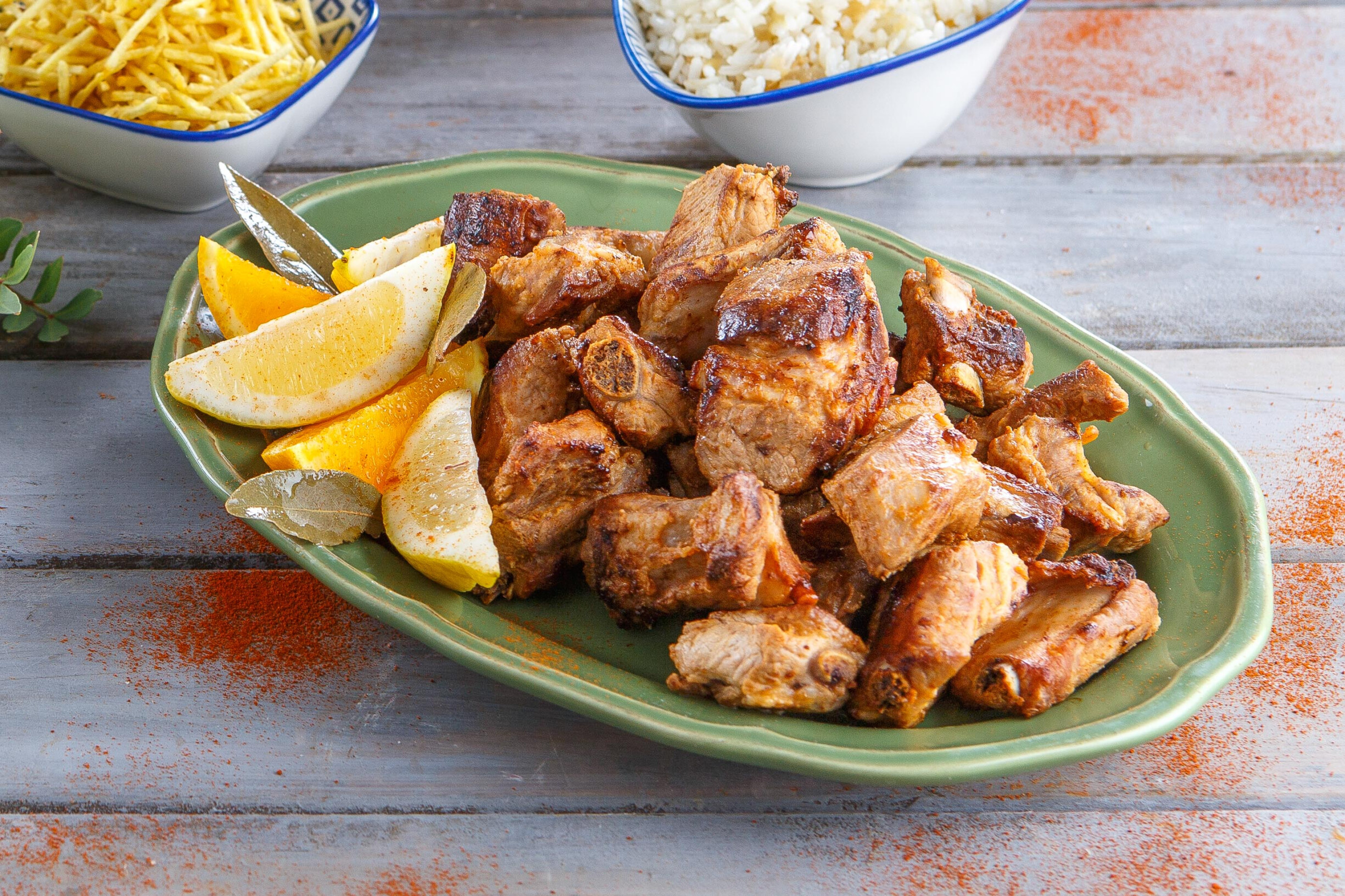 Entrecosto frito com arroz de cebola