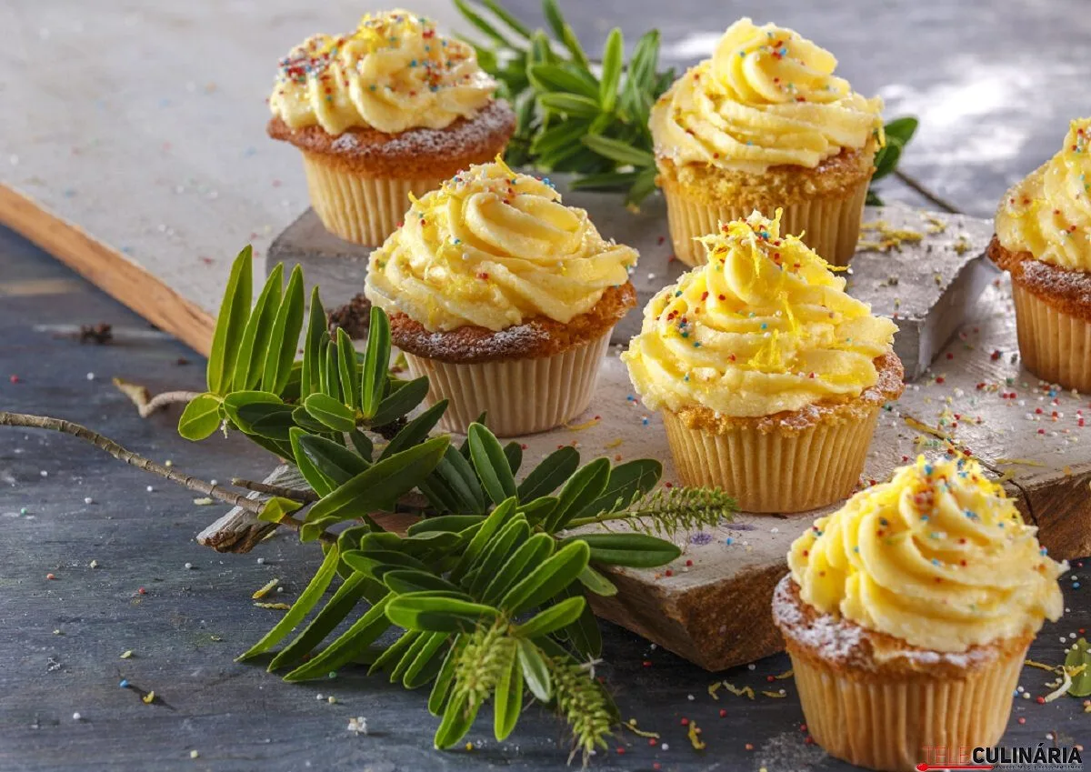 Cupcakes com cobertura de limão
