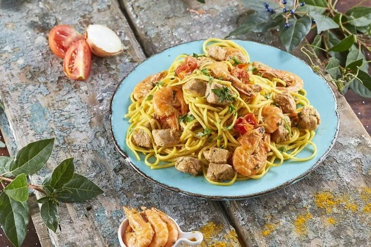 Linguine de camarão e atum