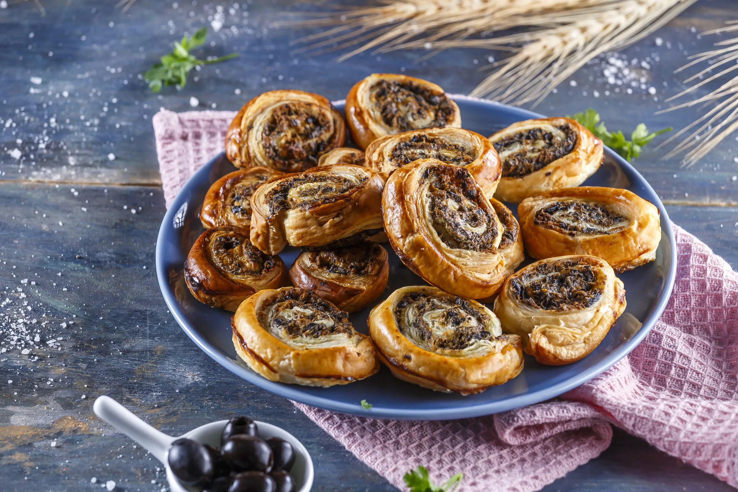 Caracóis de atum e azeitonas