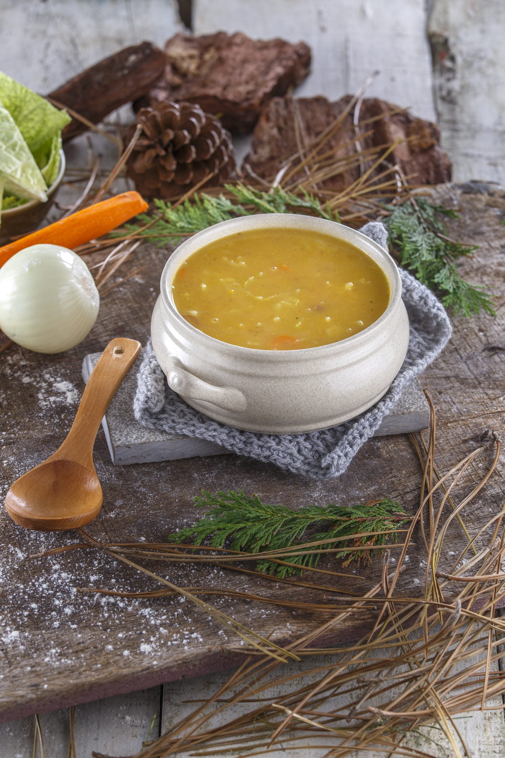Sopa de legumes com couve-lombarda