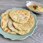 Pão naan com patê de grão