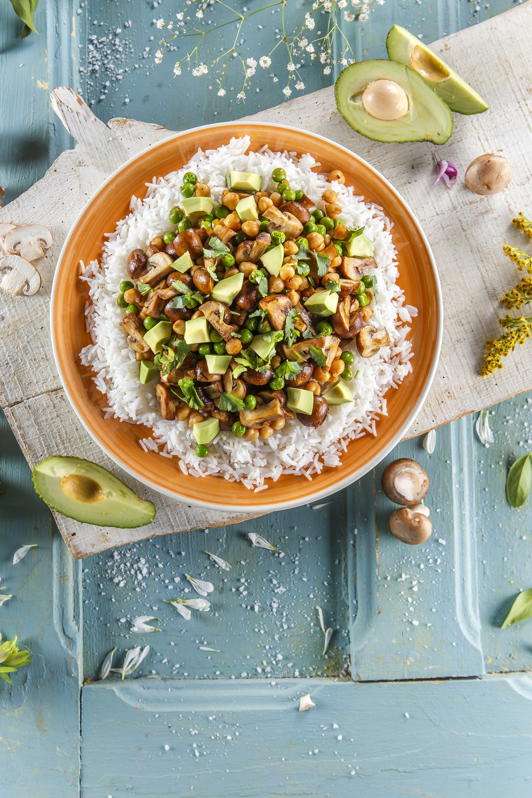 Arroz com legumes e cogumelos