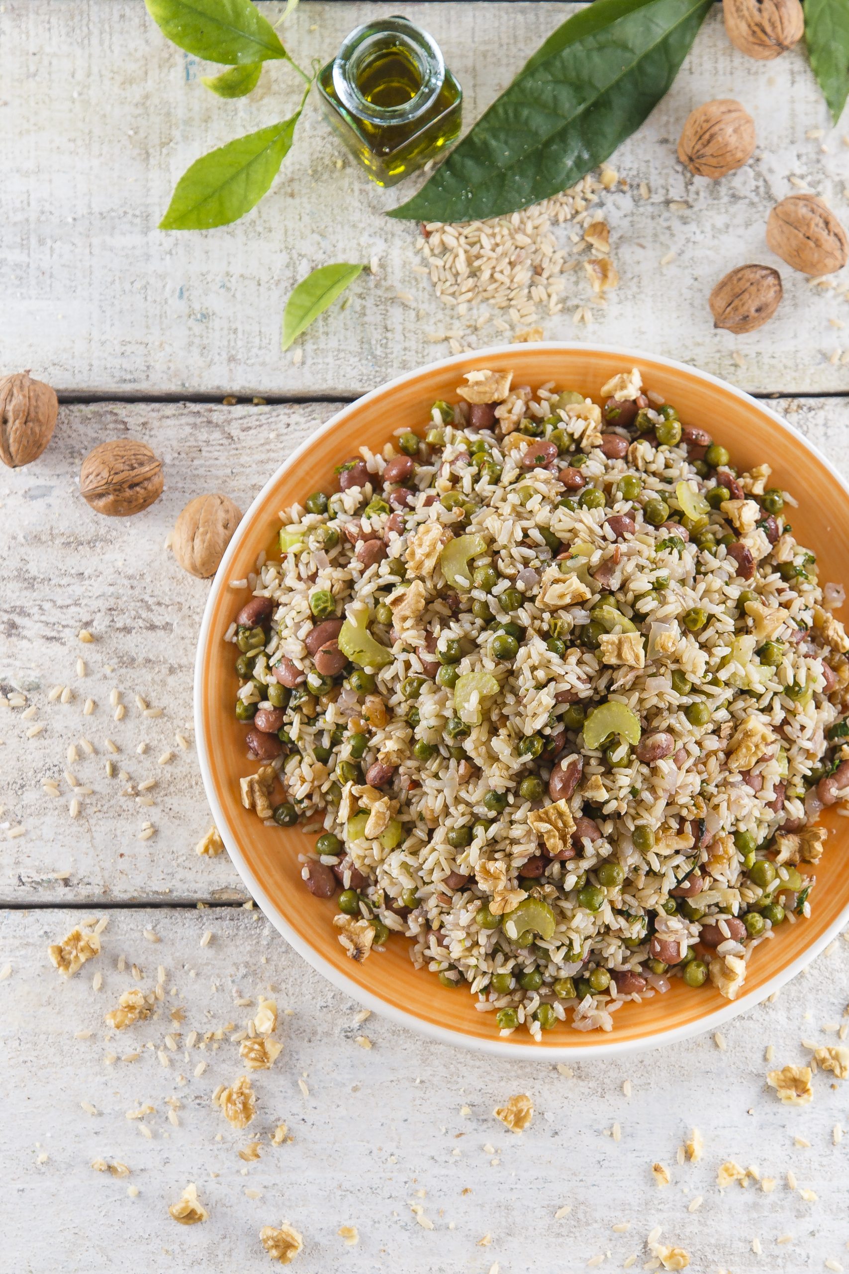 Arroz frito com feijão e ervilhas