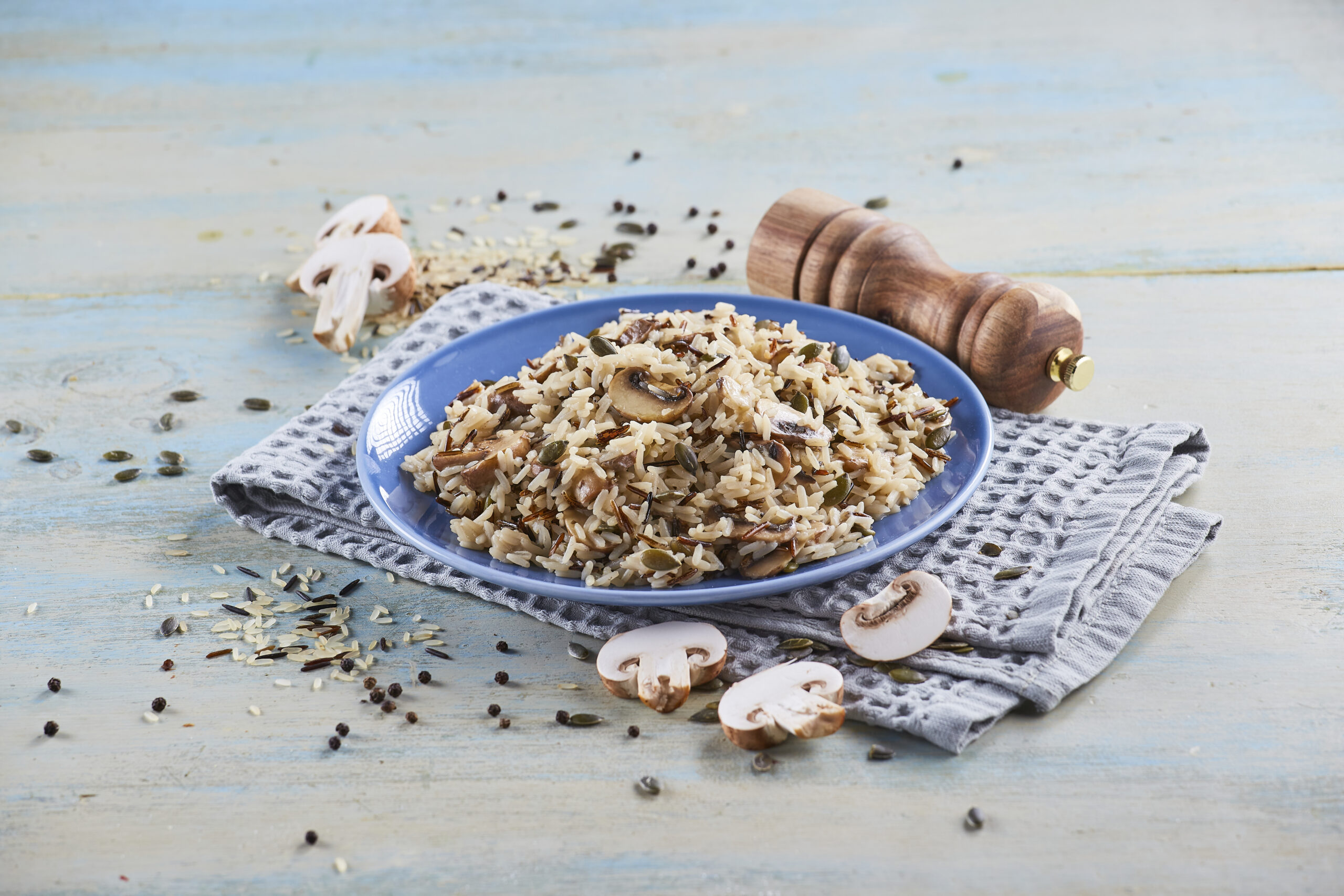 Arroz selvagem com cogumelos e sementes de abóbora