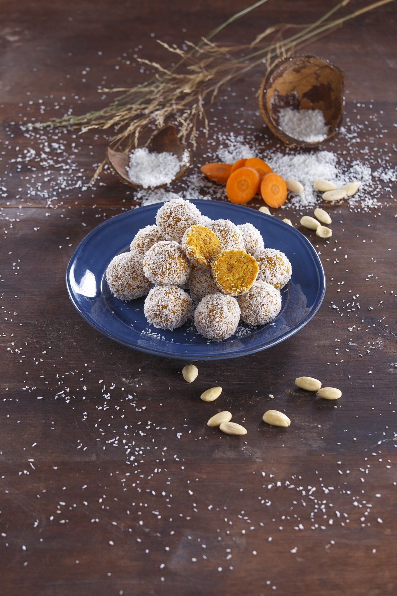 Brigadeiros de cenoura e amêndoa