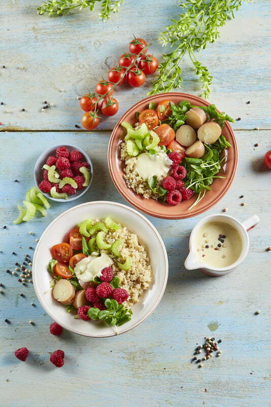 Taça de quinoa com molho de iogurte