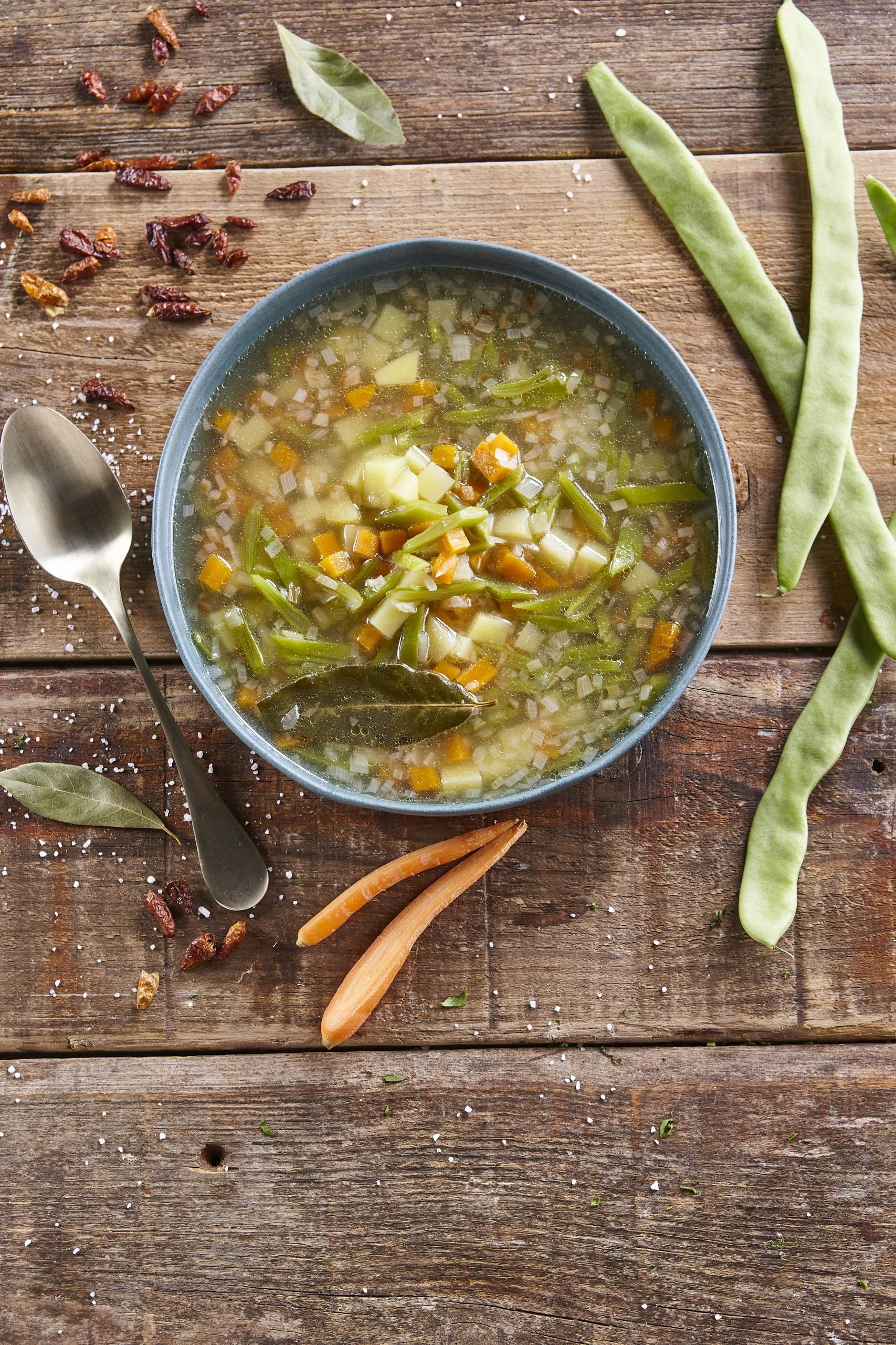 Caldo de legumes aromático
