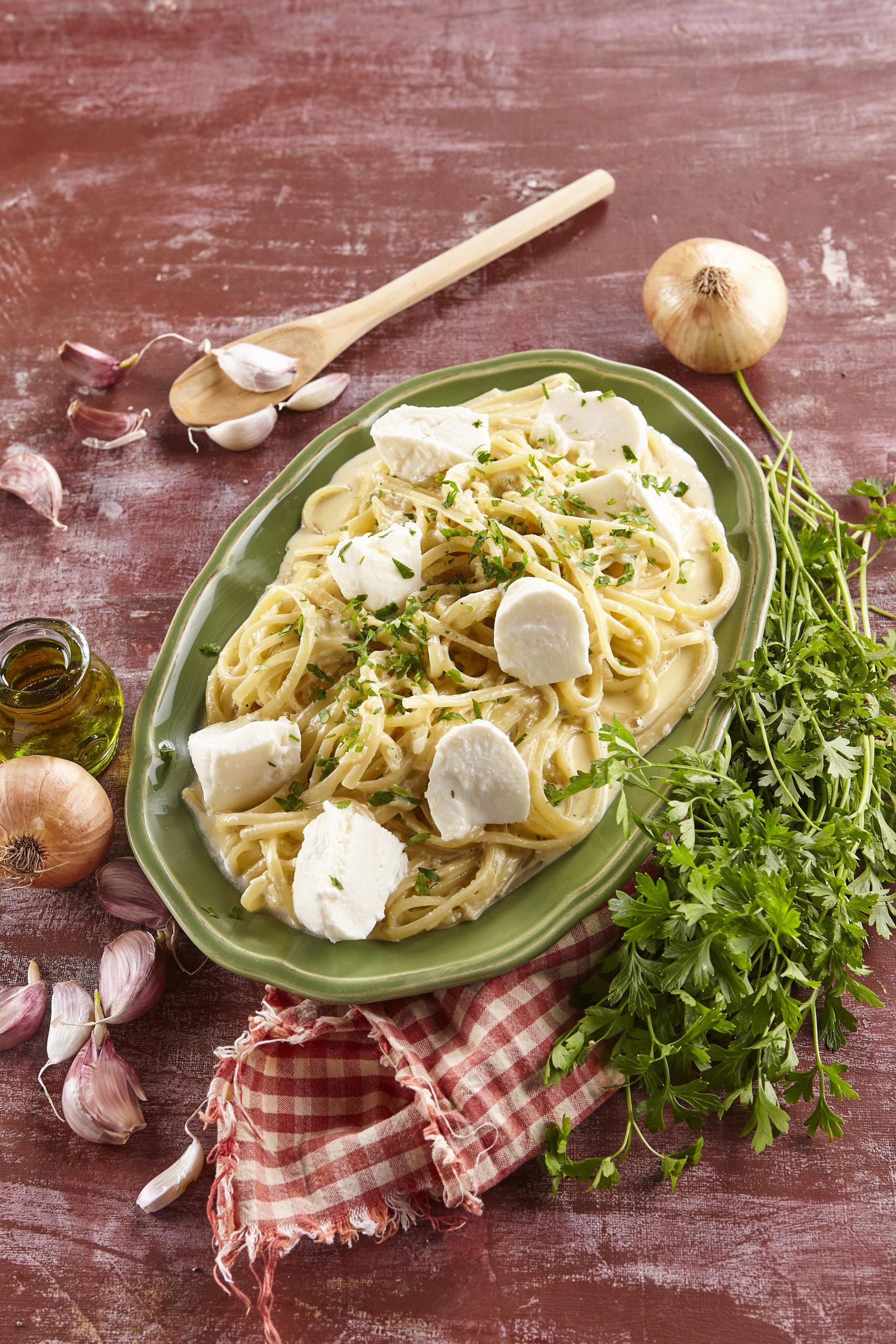 Carbonara de cebola caramelizada e mozarela de búfala