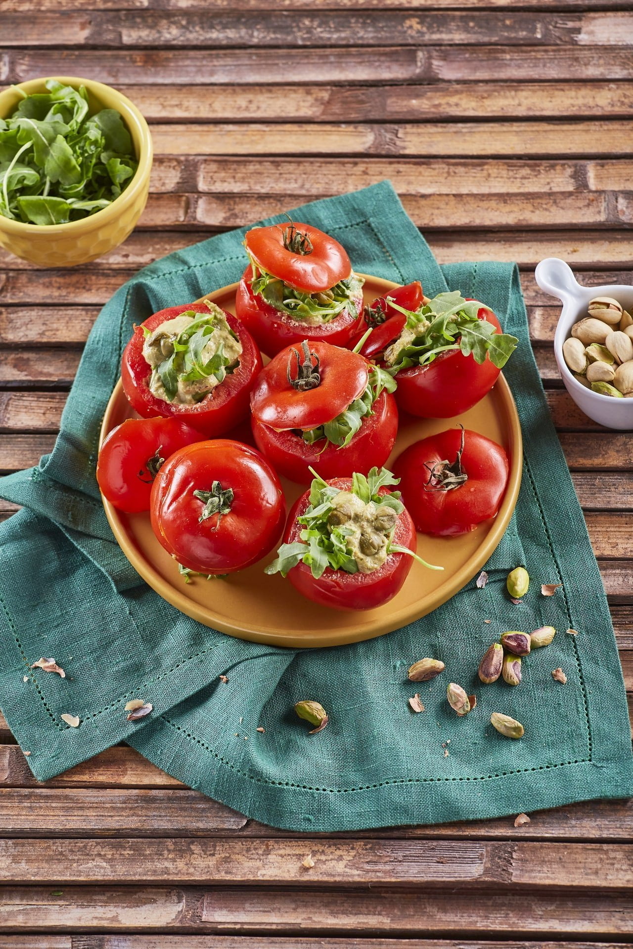Carolinas de tomate com pesto de pistácio (tomate recheado)