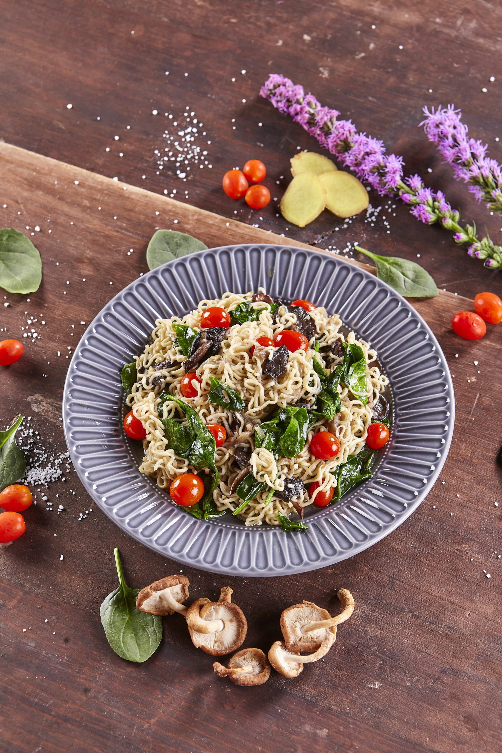 Noodles com legumes e molho de soja