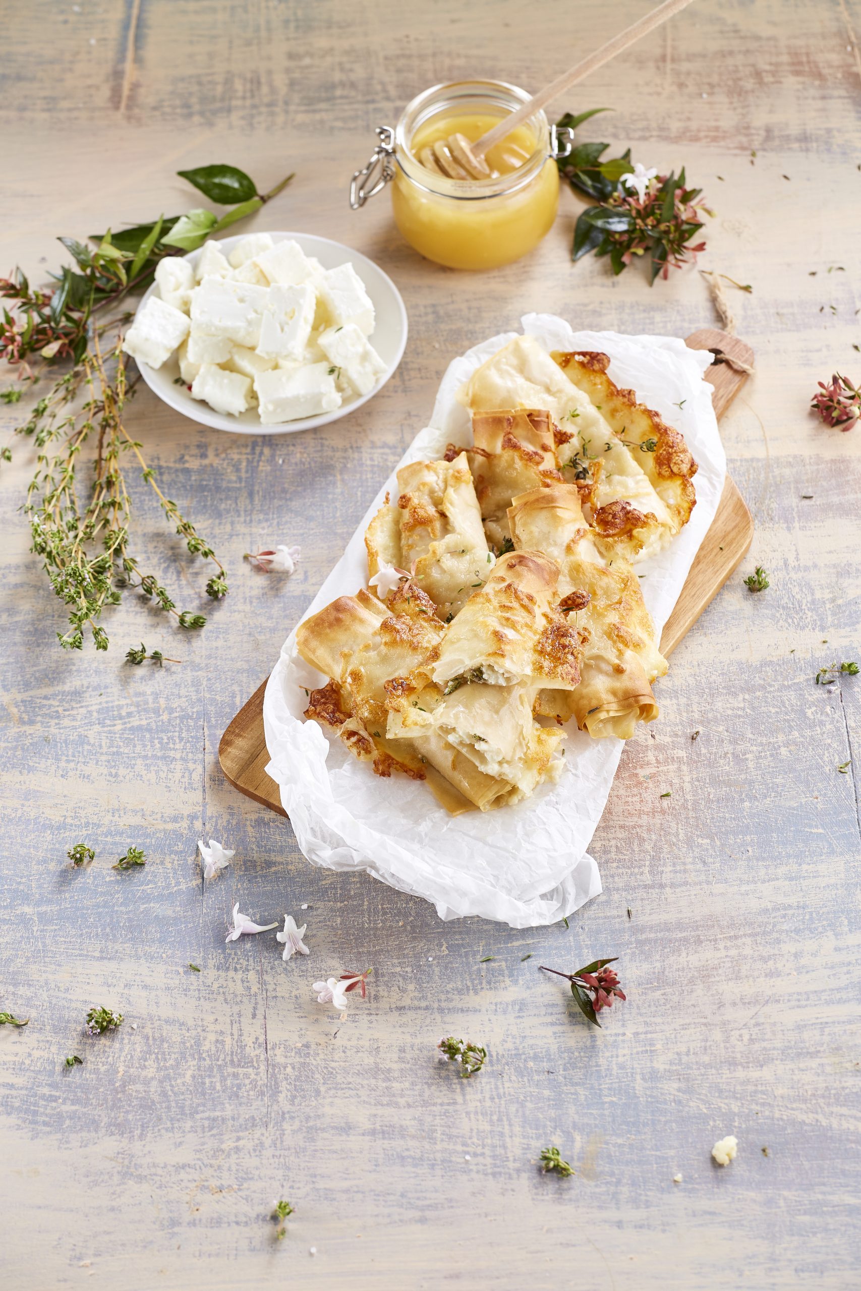Crocantes de queijo feta e mel