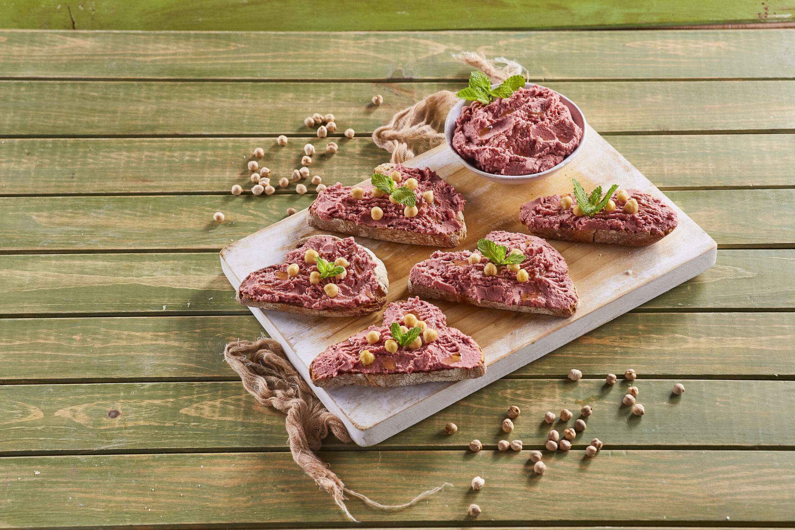 Crostini de húmus de beterraba e grão @Teleculinária