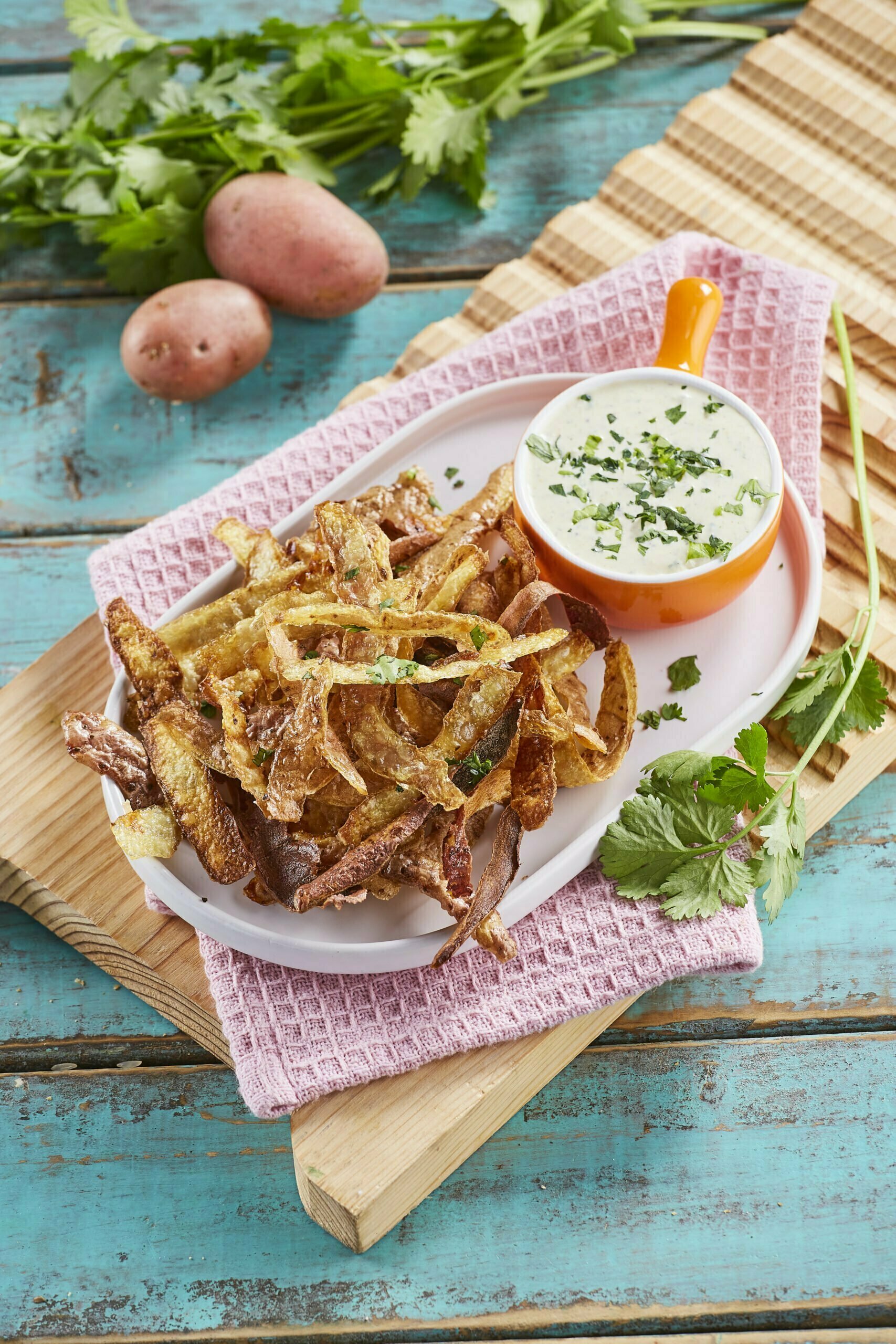 Casca de batata frita com dip de camarão