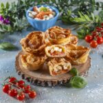 Empadas de tomate e mozarela