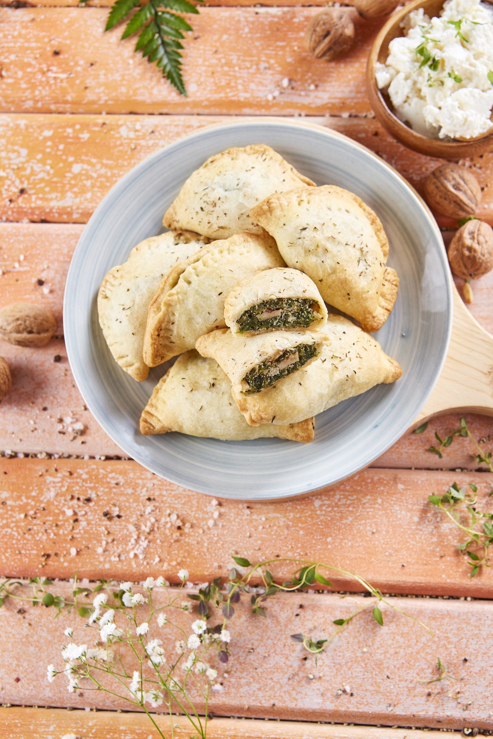 Empanadas de queijo e espinafres