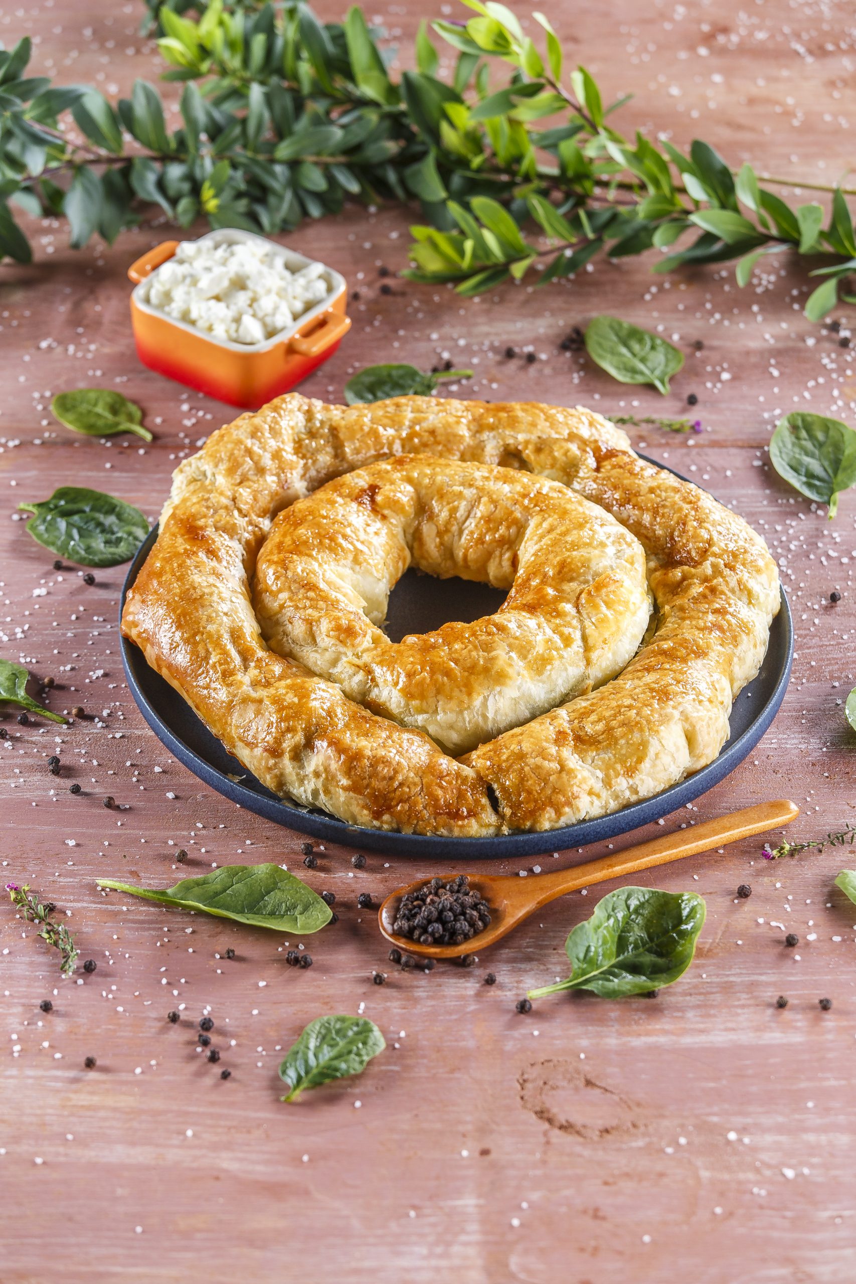 Enrolado de feta e espinafres