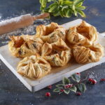 Folhados de queijo de cabra com compota e nozes