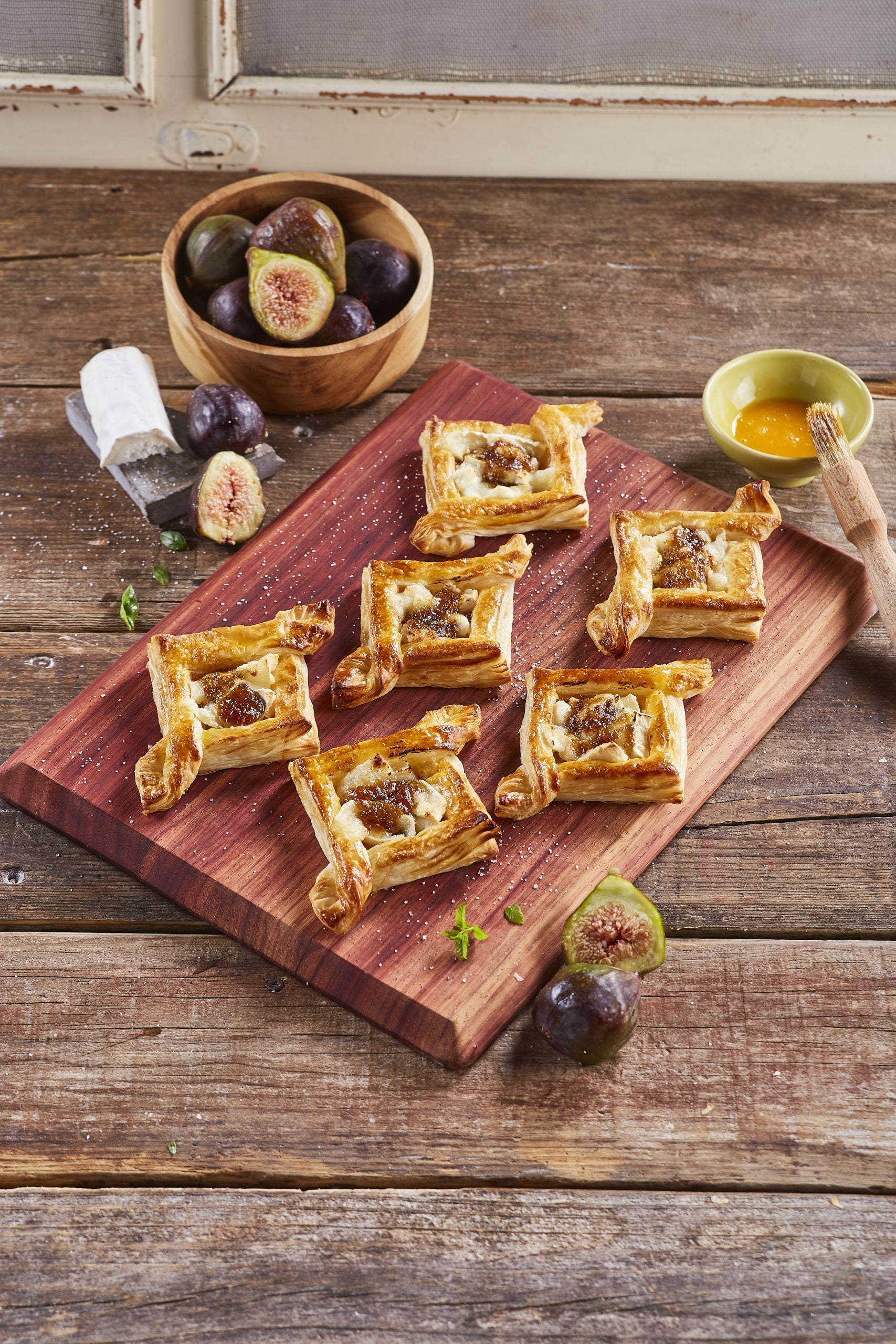 Folhado de chèvre com doce de figo