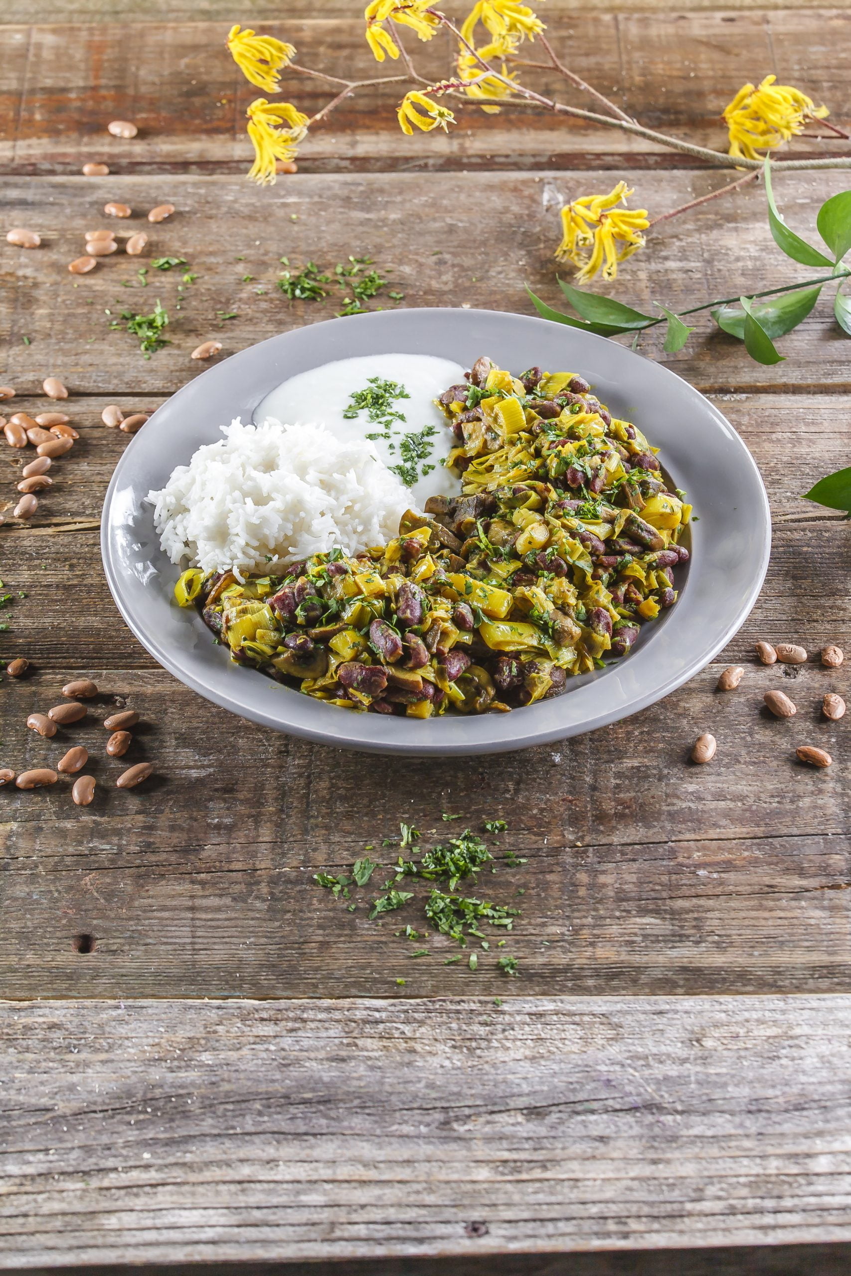 Ghormeh Sabzi (Estufado de feijão e cogumelos)