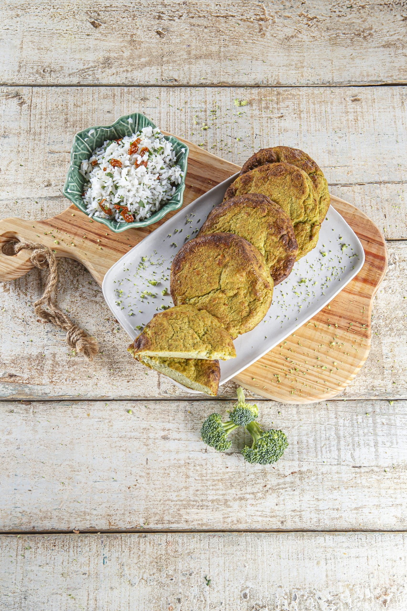 Hambúrgueres de brócolos com arroz
