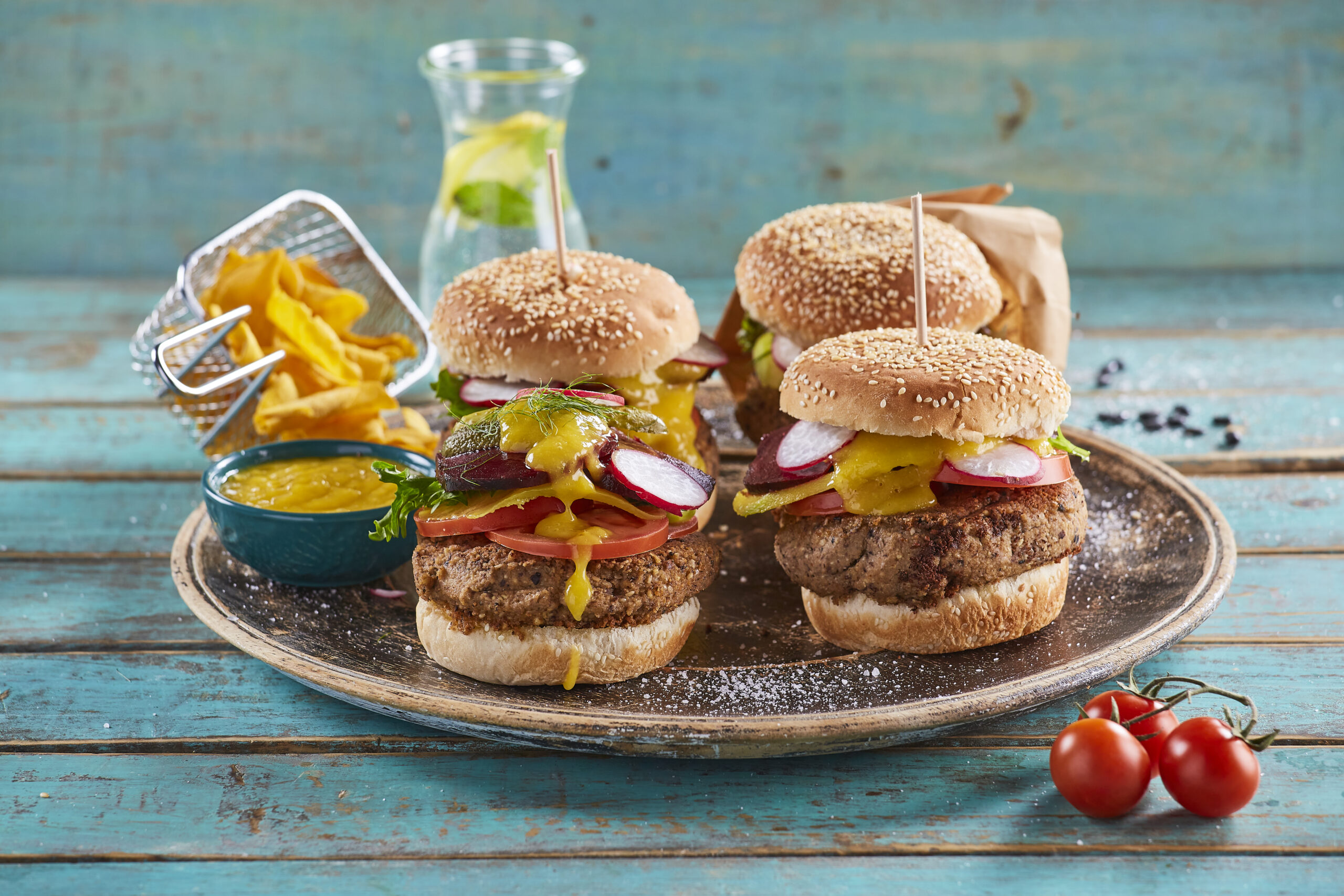 Hambúrguer de feijão com chips de batata @TeleCulinária