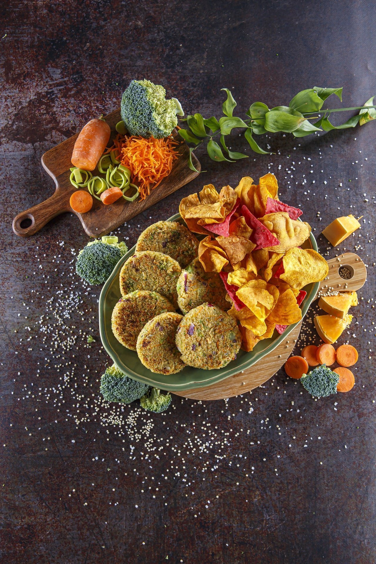 Hambúrguer de quinoa com chips