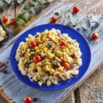 Quinoa de cominhos com legumes e grão