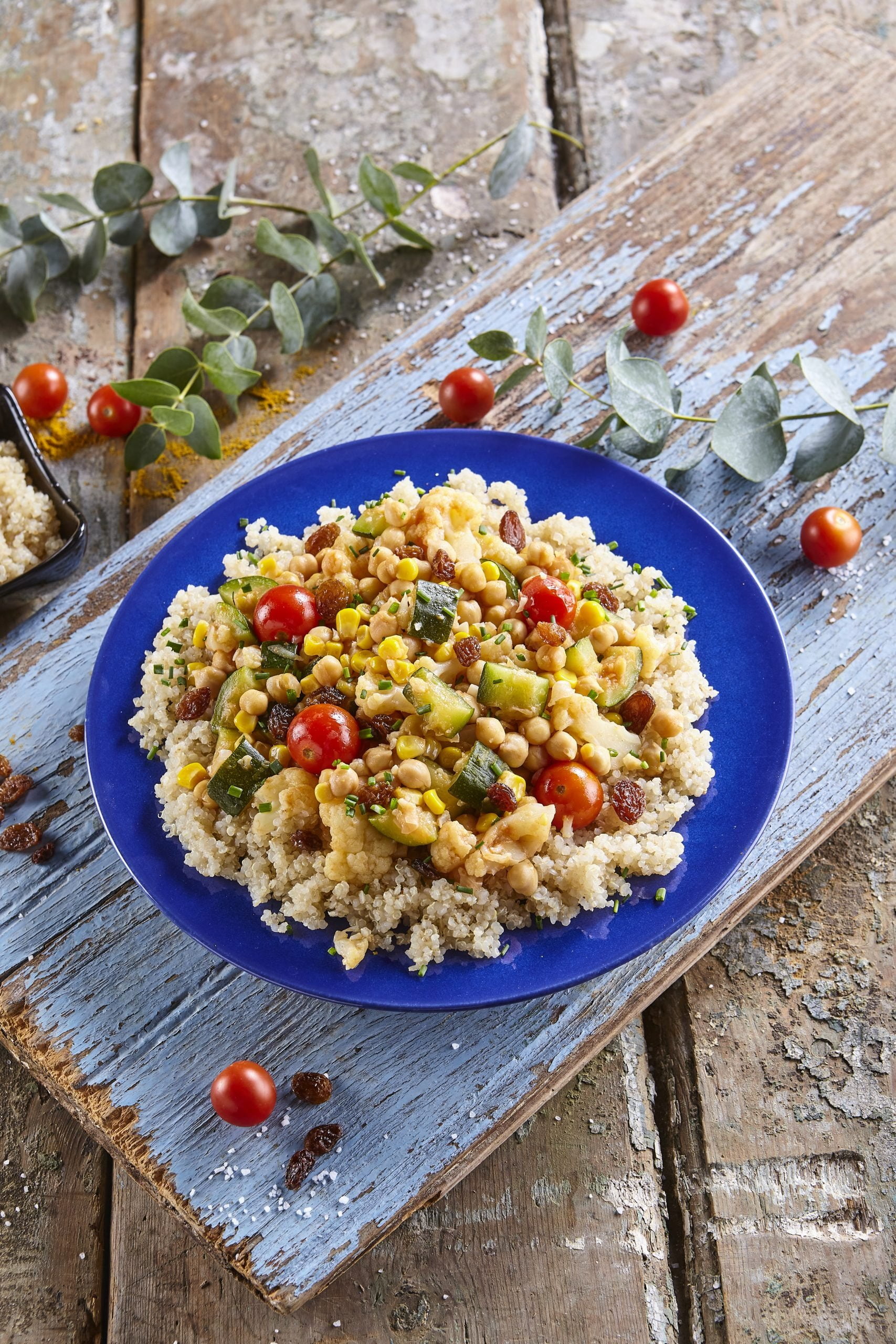 Quinoa de cominhos com legumes e grão