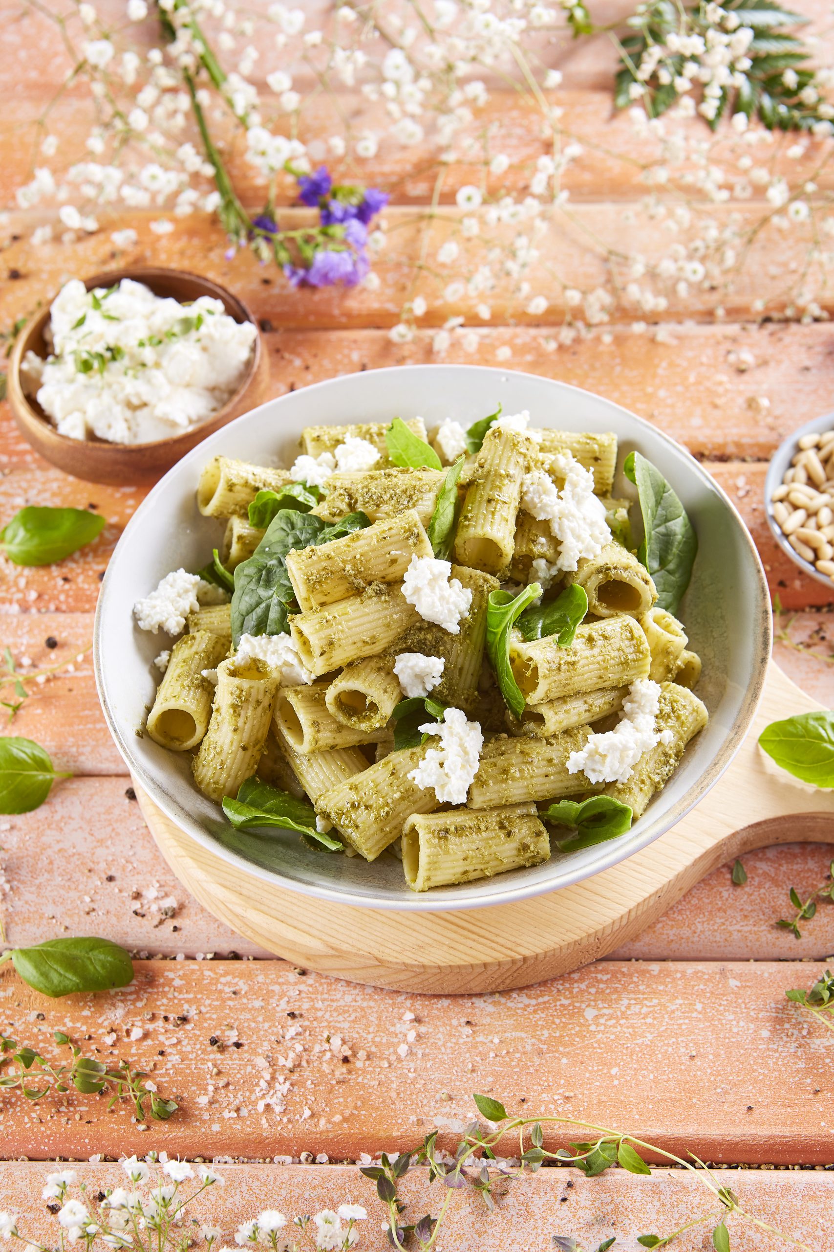 Macarrão com espinafres e pesto