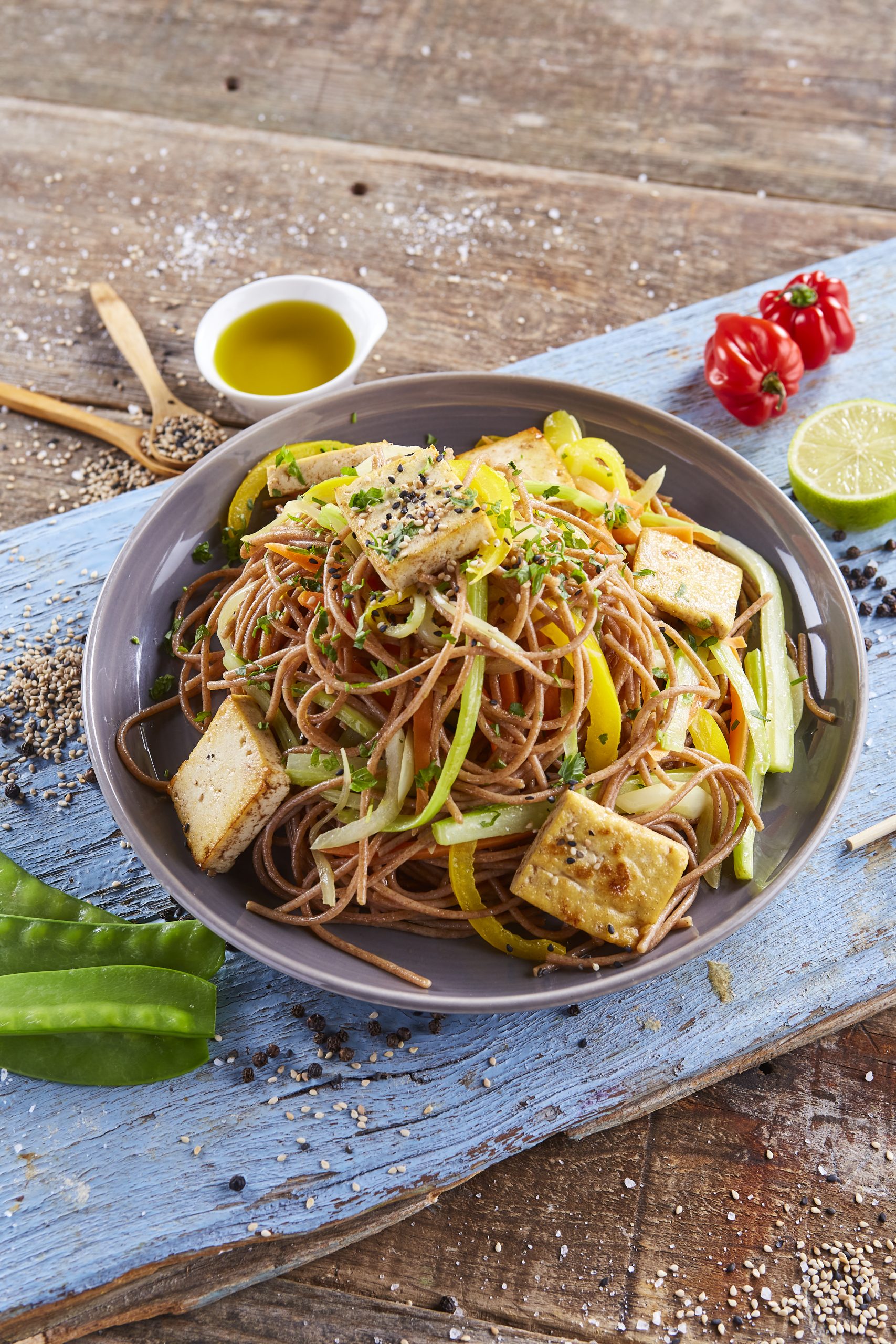 Noodles com tofu marinado