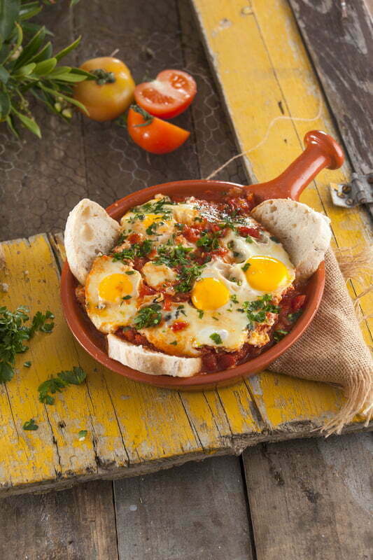 Ovos com tomate à algarvia
