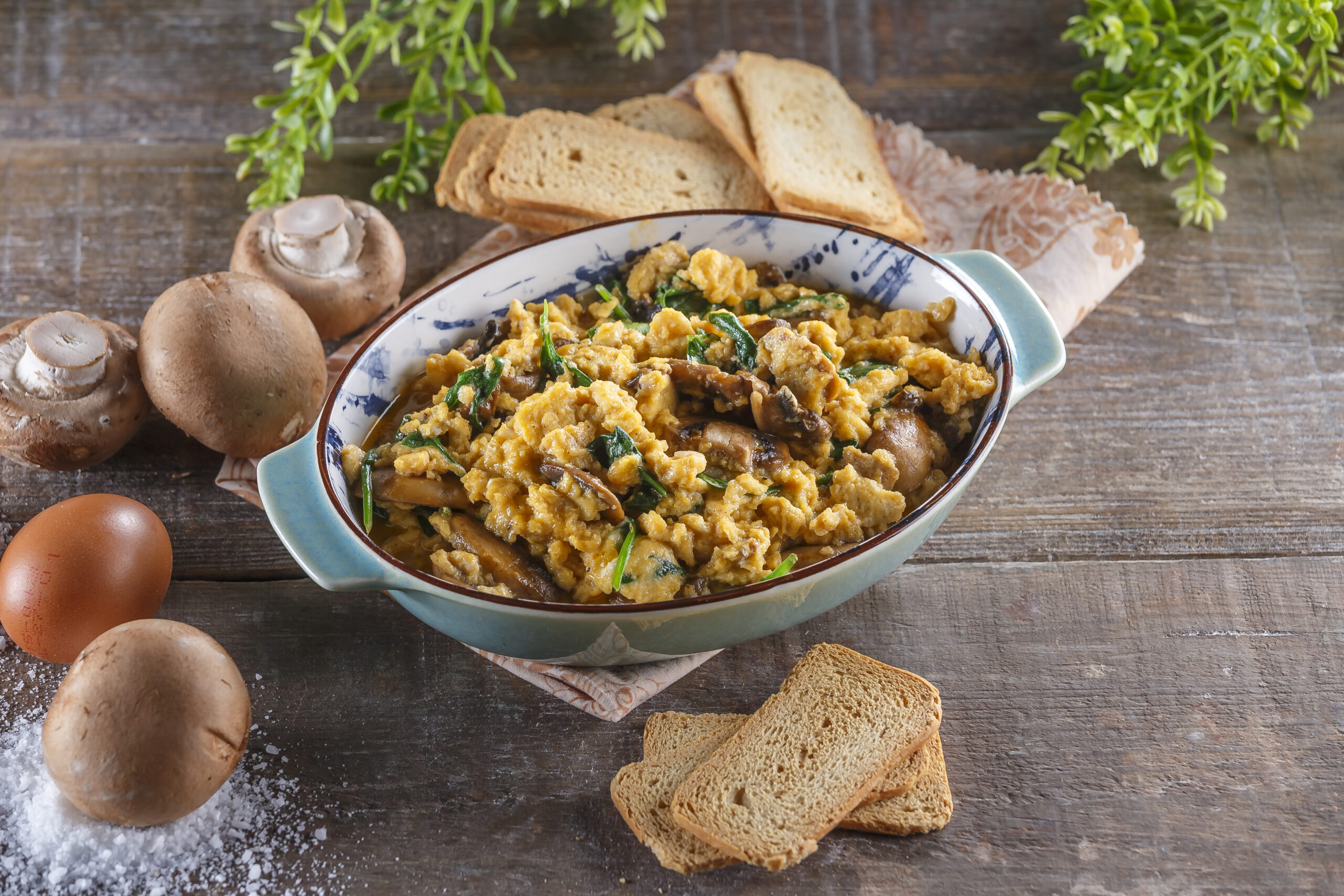 Ovos com cogumelos e espinafres @TeleCulinária