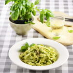 Pasta fresca com manjericão