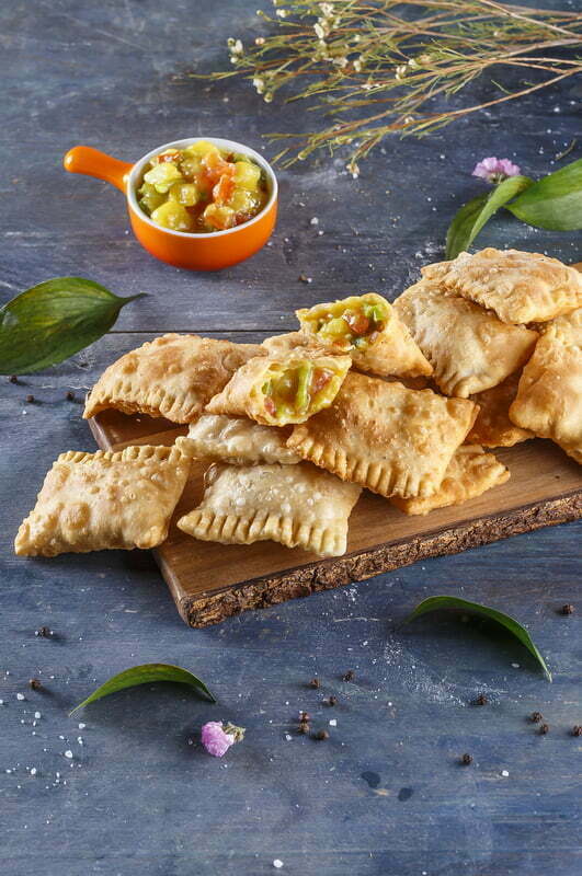 Pastéis de massa tenra com batata e feijão-verde