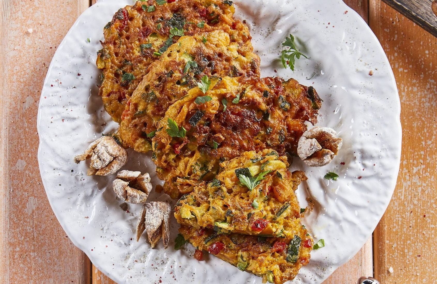 Pataniscas de legumes com figo e amêndoas