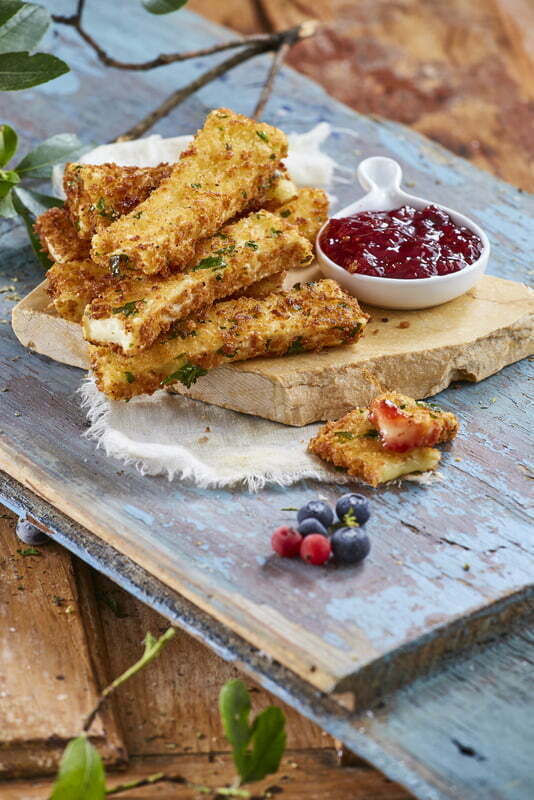 Queijo panado com compota de frutos silvestres