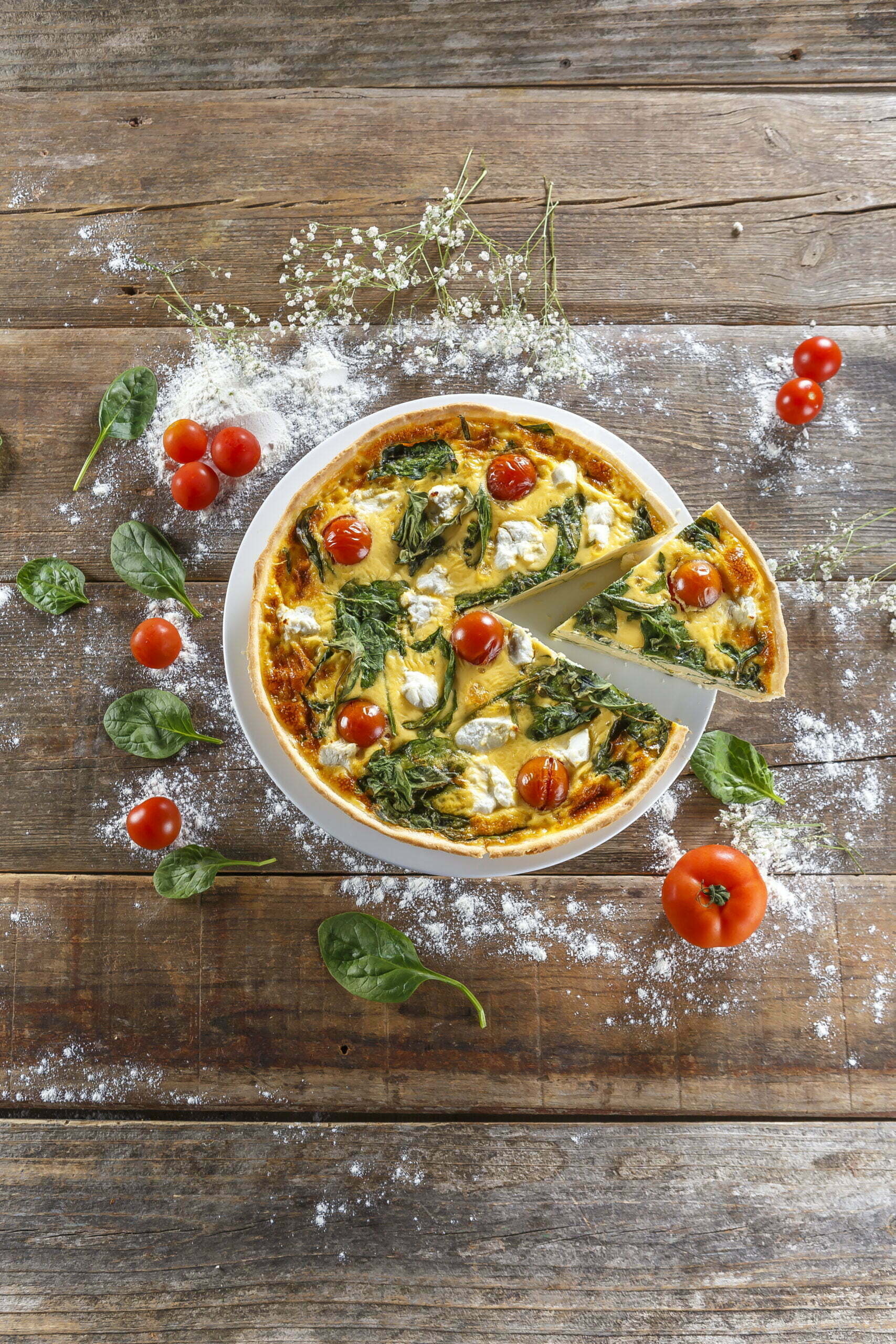 Quiche de espinafres, ricota e tomate