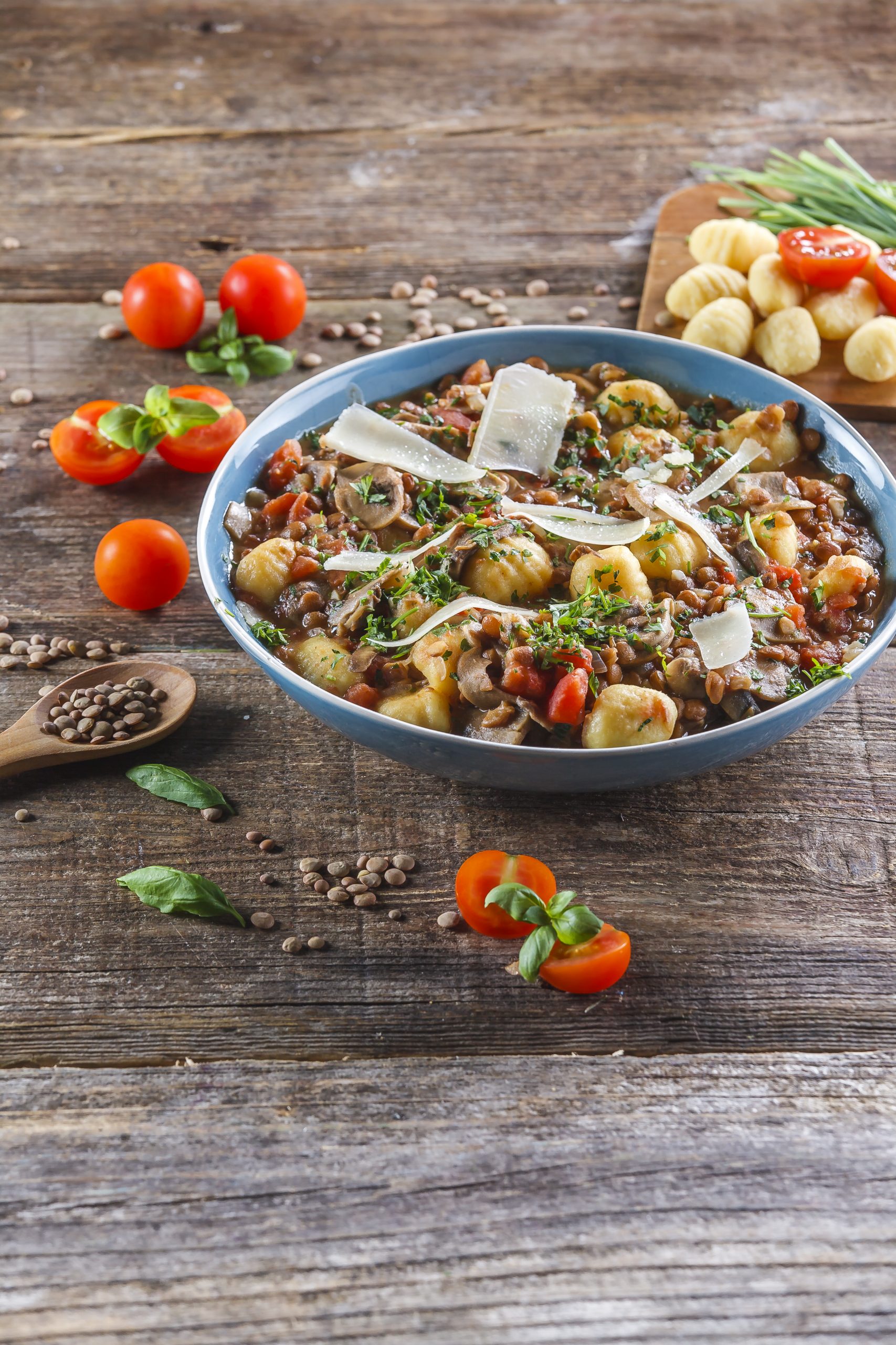 Gnocchi com ragu e cogumelos