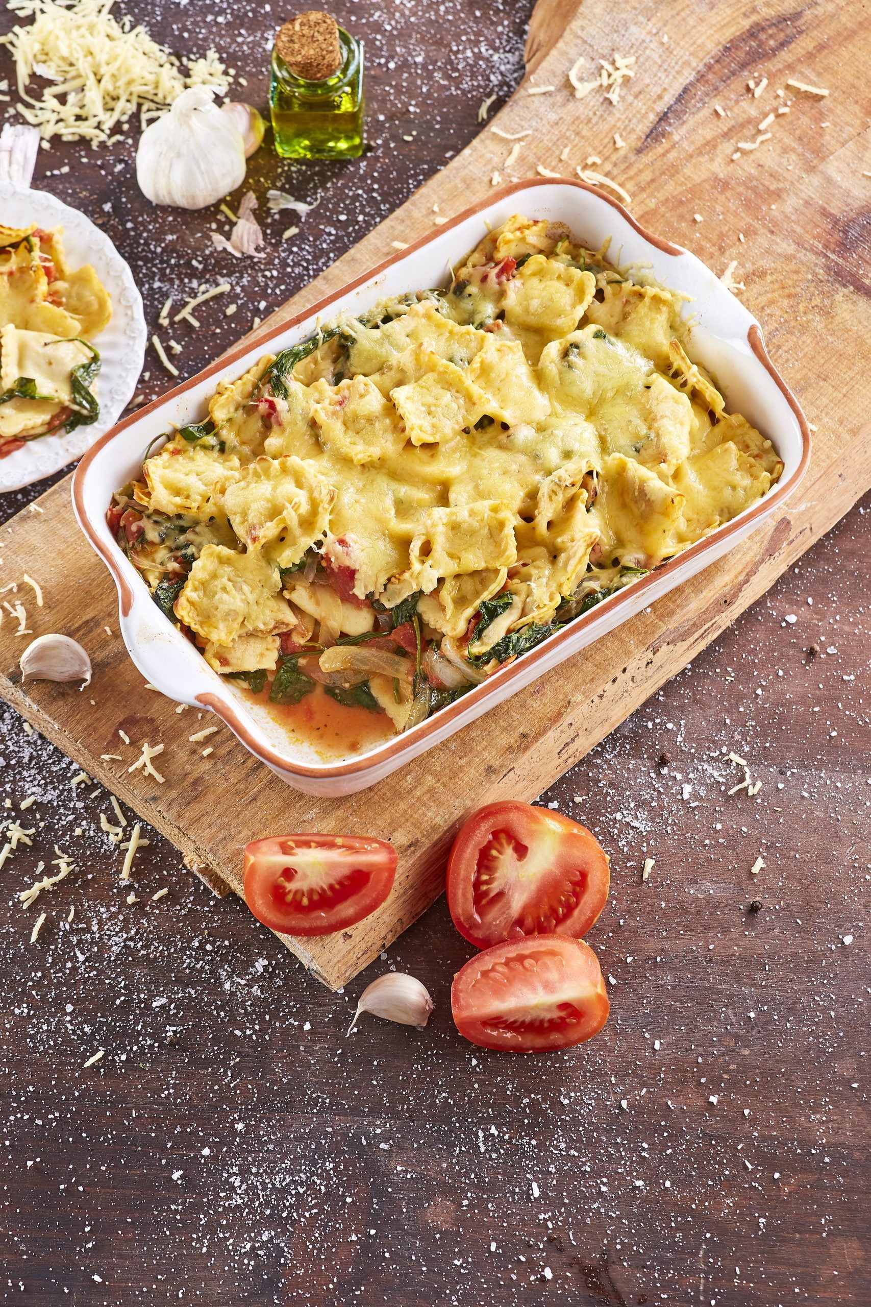 Ravióli gratinado com espinafres