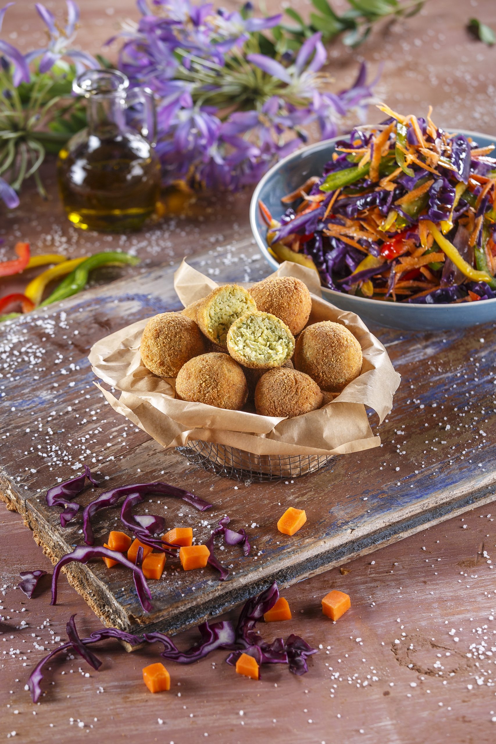 Faláfel com salada arco-íris