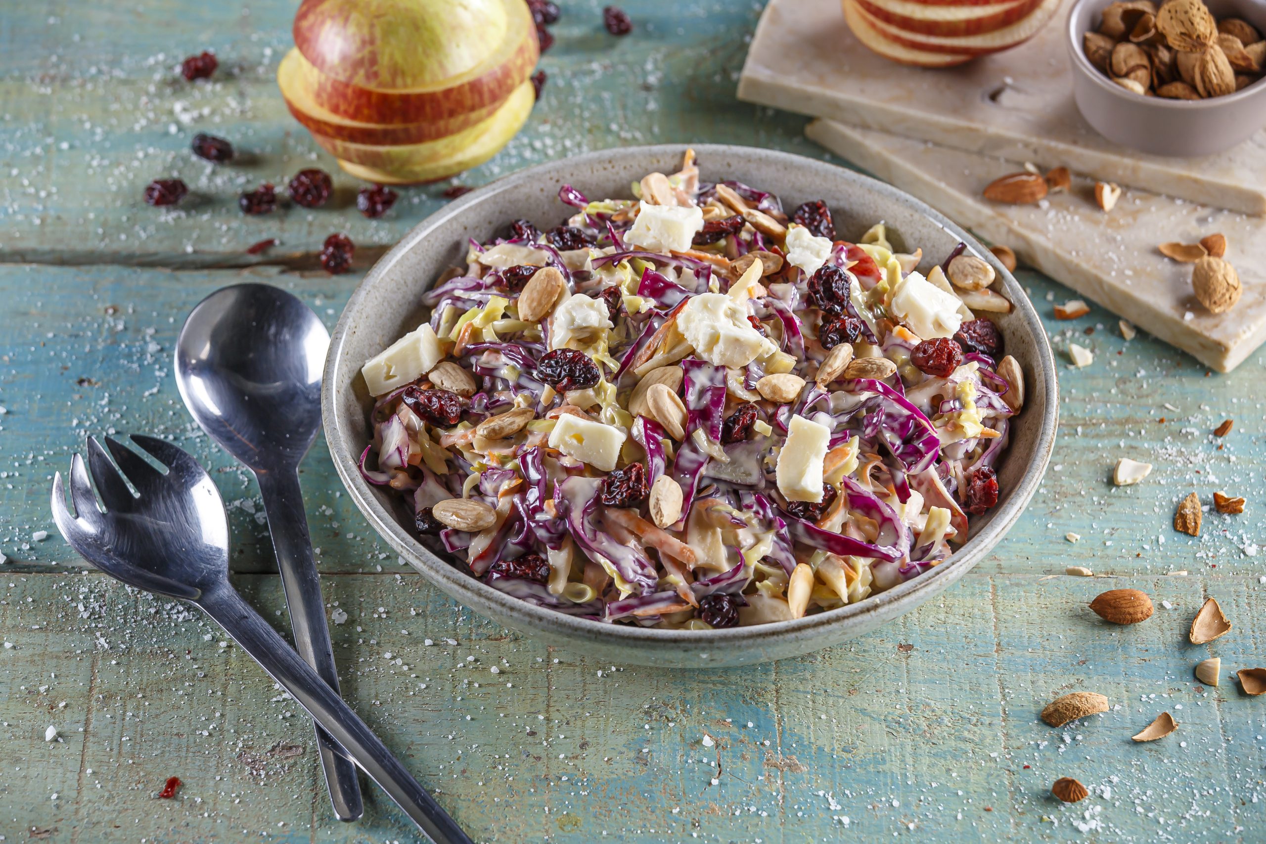 Salada coleslaw com maçã e arandos