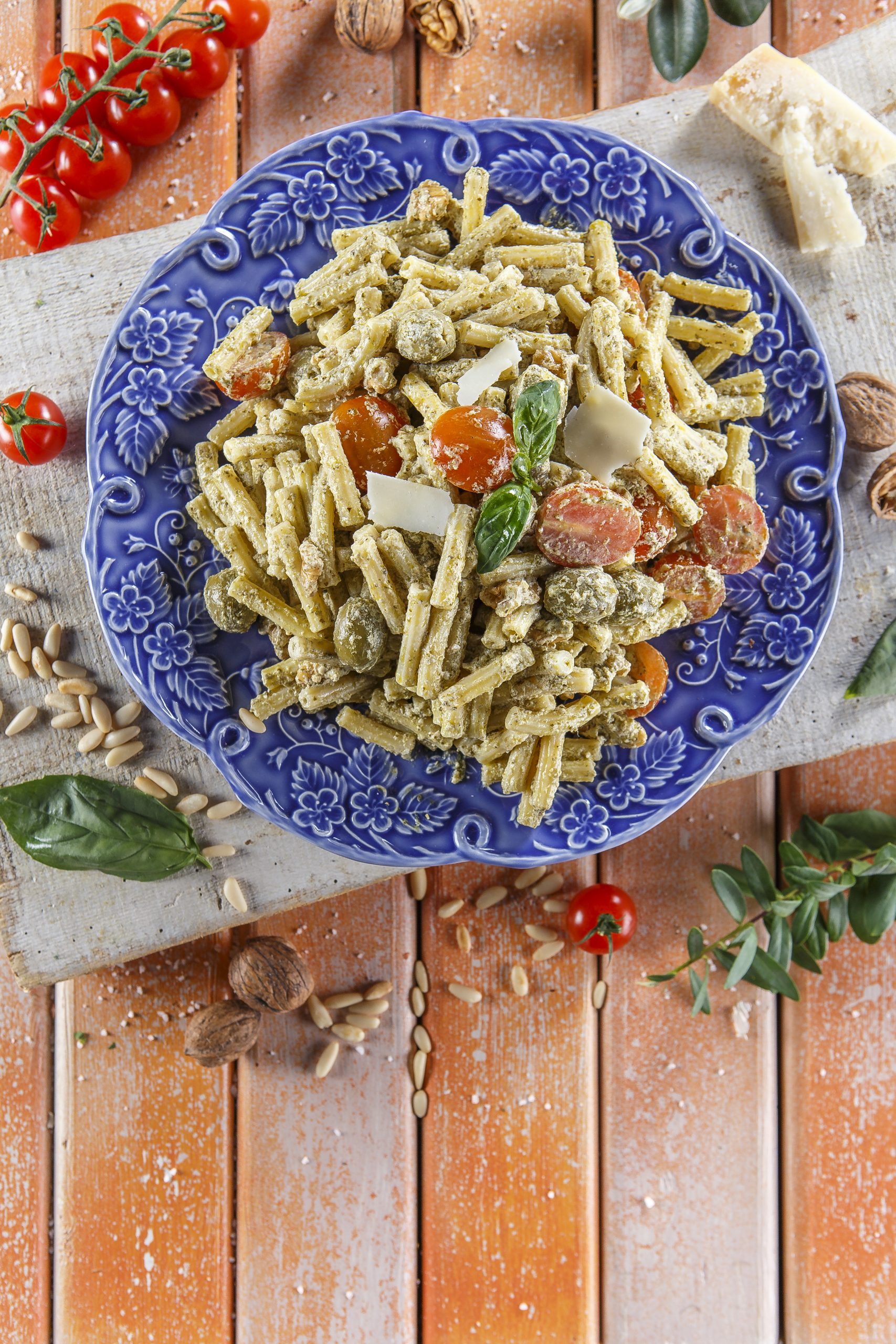 Salada de massa com pesto de noz