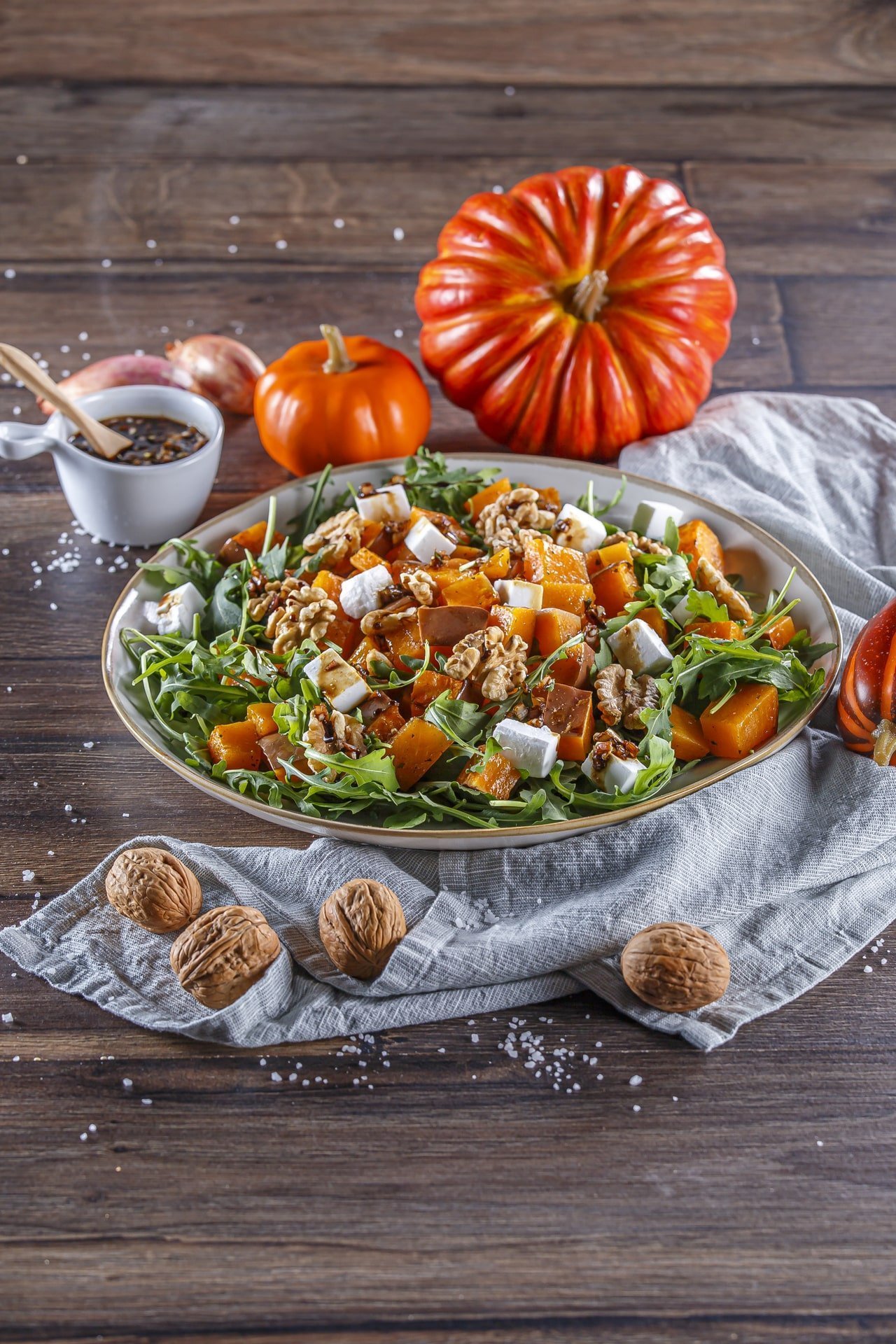 Salada de abóbora e feta vegan