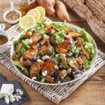 Salada de batata-doce com molho de mel e limão
