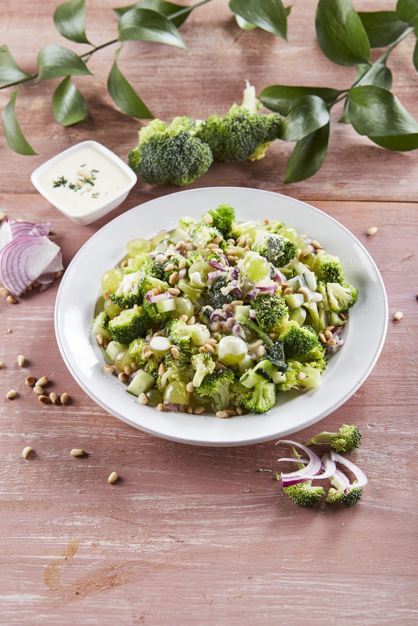 Salada de brócolos e uvas